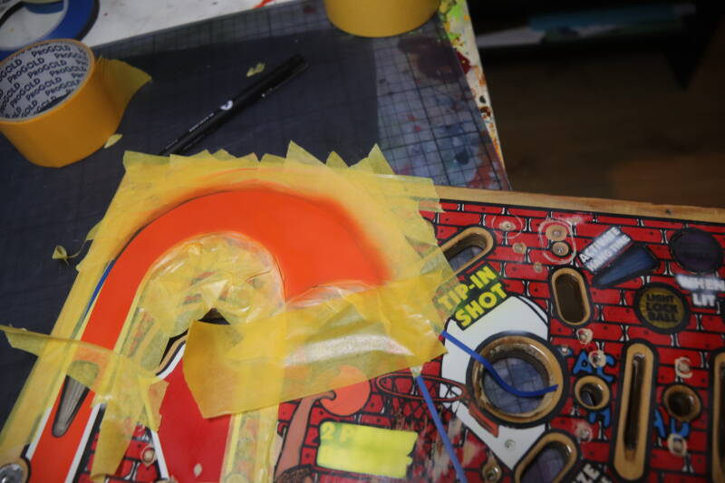 Gottlieb Hoops playfield speelveld schade herstel restoration flipperspeelveld restauratie art airbrush airbrushing flipperkast reparatie