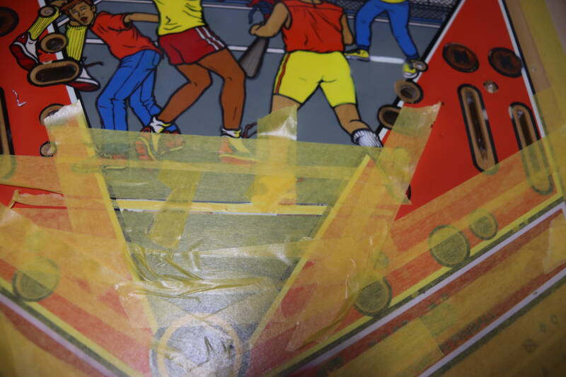 Gottlieb Hoops playfield speelveld schade herstel restoration flipperspeelveld restauratie art airbrush airbrushing flipperkast reparatie