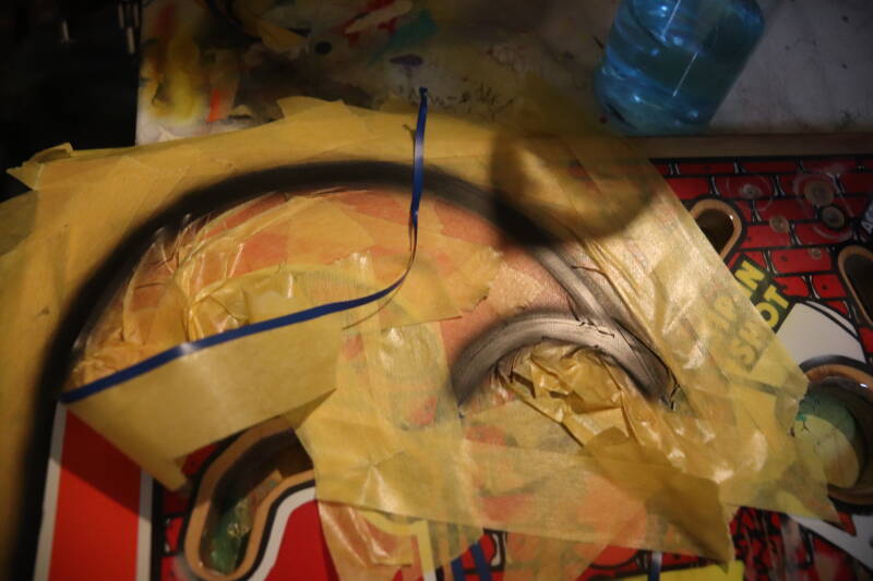 Gottlieb Hoops playfield speelveld schade herstel restoration flipperspeelveld restauratie art airbrush airbrushing flipperkast reparatie