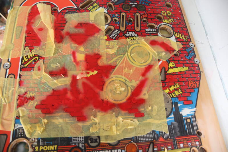 Gottlieb Hoops playfield speelveld schade herstel restoration flipperspeelveld restauratie art airbrush airbrushing flipperkast reparatie