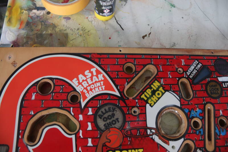 Gottlieb Hoops playfield speelveld schade herstel restoration flipperspeelveld restauratie art airbrush airbrushing flipperkast reparatie