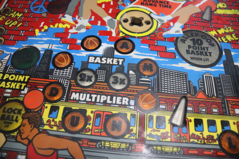 Gottlieb Hoops playfield speelveld schade herstel restoration flipperspeelveld restauratie art airbrush airbrushing flipperkast reparatie