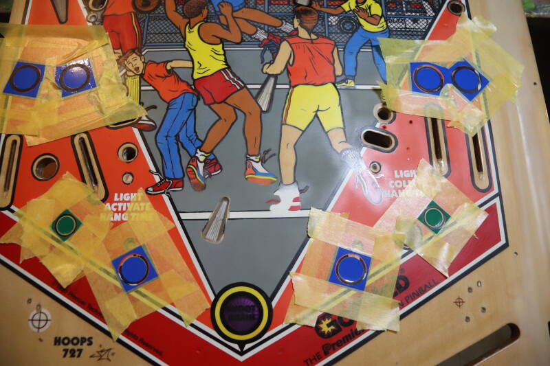 Gottlieb Hoops playfield speelveld schade herstel restoration flipperspeelveld restauratie art airbrush airbrushing flipperkast reparatie