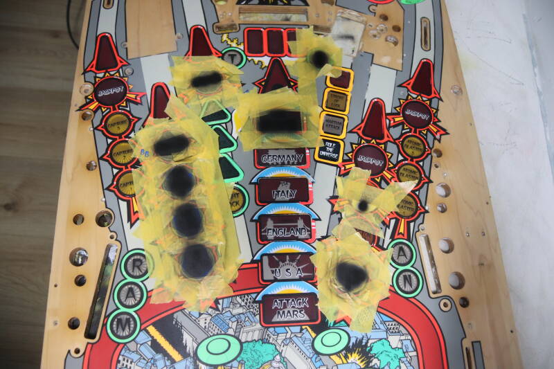 Bally Attack From Mars playfield speelveld schade herstel restoration flipperspeelveld restauratie art airbrush airbrushing flipperkast reparatie