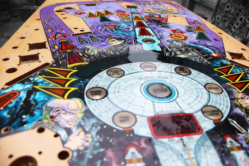 Williams Star Trek TNG playfield speelveld schade herstel restoration flipperspeelveld restauratie art airbrush airbrushing flipperkast reparatie