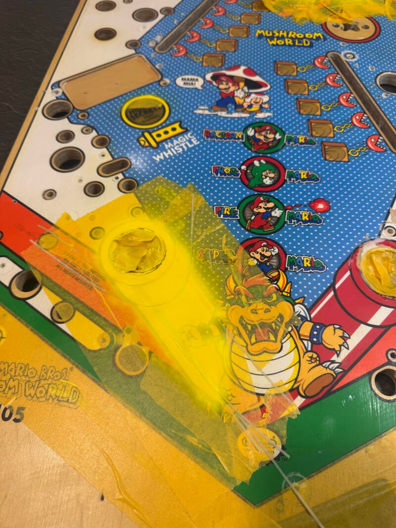 Gottlieb Super Mario Bros Playfield speelveld schade herstel restoration flipperspeelveld restauratie art airbrush airbrushing flipperkast reparatie