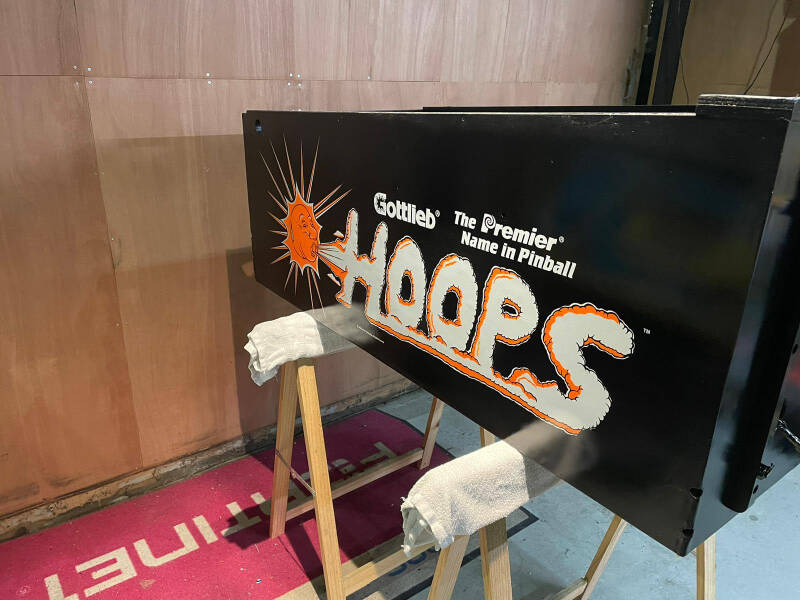 Gottlieb Hoops cabinet backbox kopkast restoration flipperspeelveld restauratie art airbrush airbrushing flipperkast reparatie