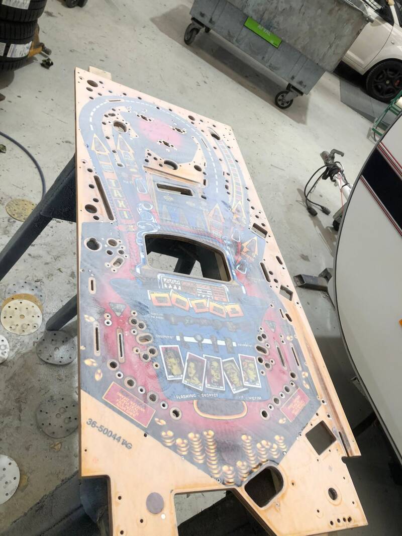 Bally Who Dunnit Playfield Restoration pinball flipperveld restauratie herstel lakschade airbrush 