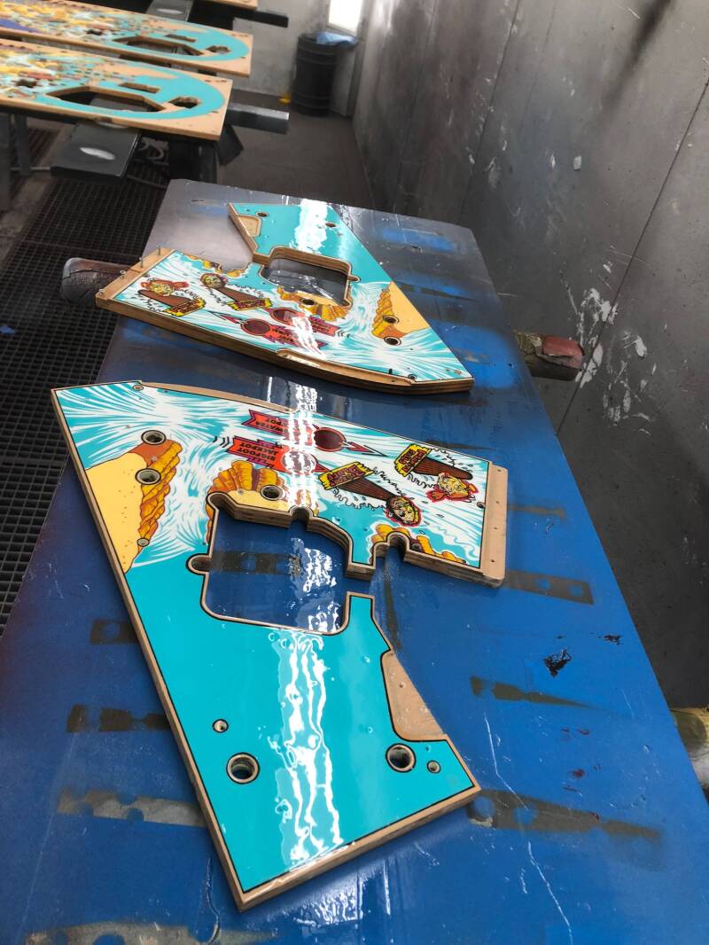Williams White Water playfield restoration flipperspeelveld restauratie art airbrush airbrushing