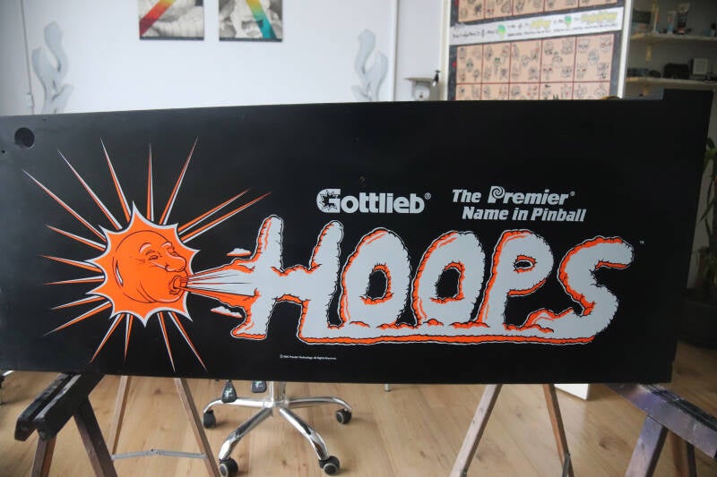 Gottlieb Hoops cabinet backbox kopkast restoration flipperspeelveld restauratie art airbrush airbrushing flipperkast reparatie