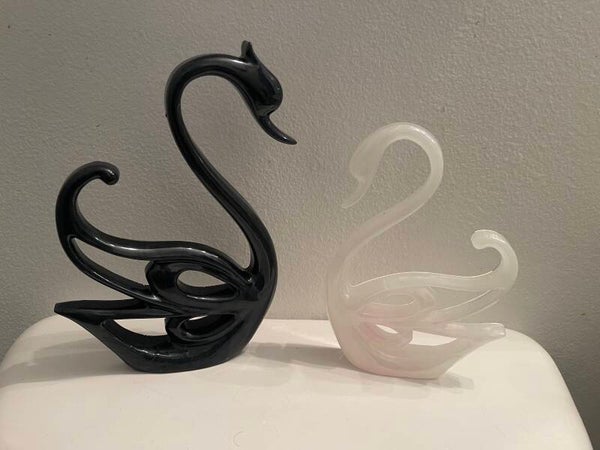 Set of swan statues  item # 9998