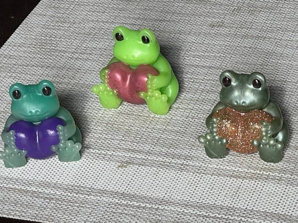 Loving Frog Item # 55544