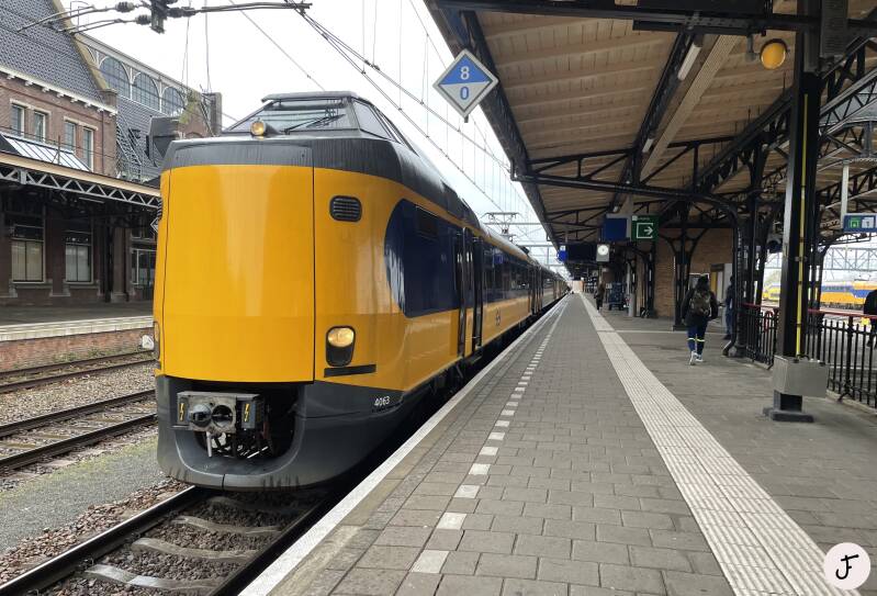 ICMm 4063 + 4209  intercity 3644 naar Zwolle te Roosendaal