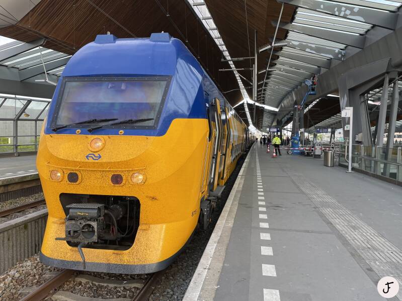 2023-06-06 NS VIRM 8715 intercity trein 3027 naar Nijmegen te Amsterdam Bijlmer ArenA