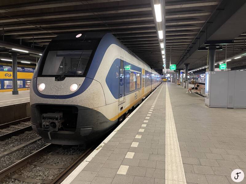 2023-08-24 SLT 2420 6695 naar Gouda Goverwelle te Den Haag Centraal