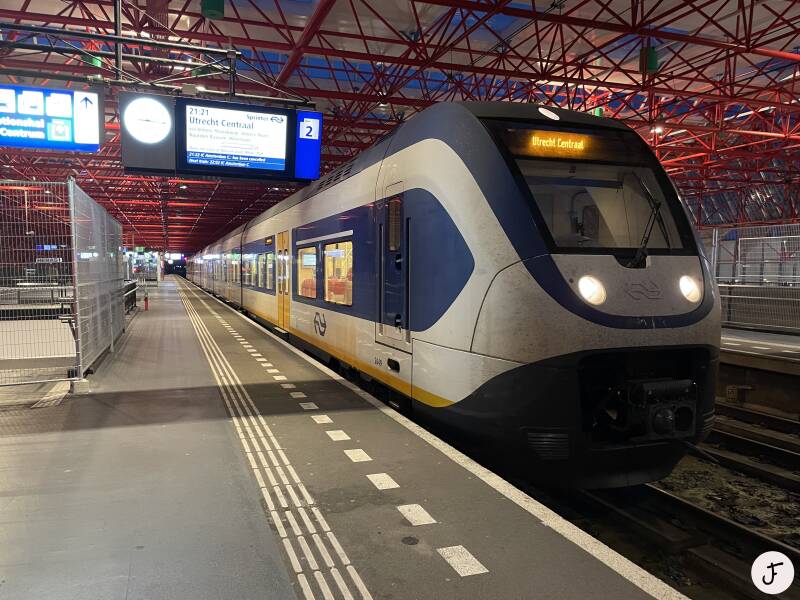 2023-08-24 SLT 2649 sprinter trein 14977 naar Utrecht Centraal te Almere Centrum