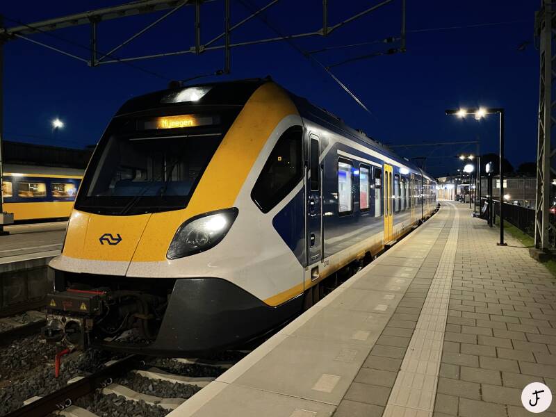 2023-09-06 SNG 2740 sprinter trein 7678 naar Nijmegen te Zutphen.