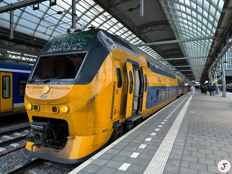 NS VIRM treinstel 9422 als intercity trein 3014 naar Den Helder te Amsterdam Centraal