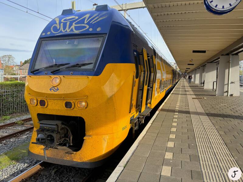 VIRM treinstel 9504 als intercity trein 3035 naar Nijmegen te Den Helder
