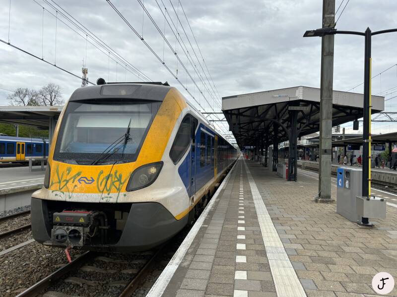NS SNG treinstel 2767 in Dordrecht