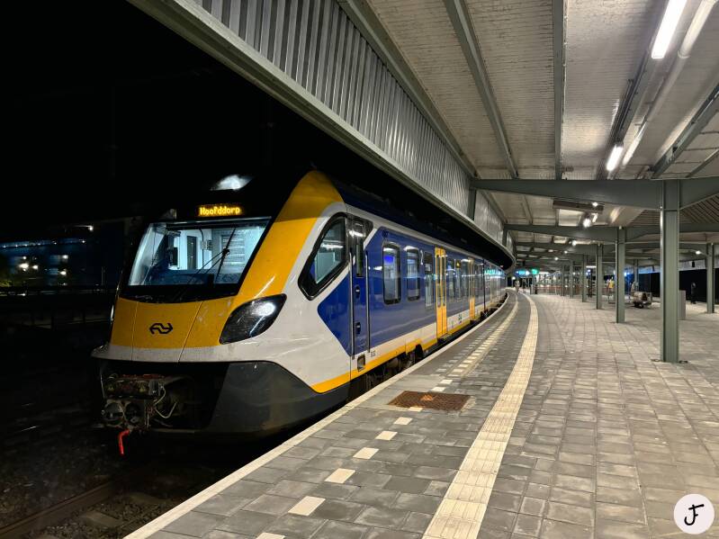 NS Airport Sprinter 3022 te Amsterdam Muiderpoort
