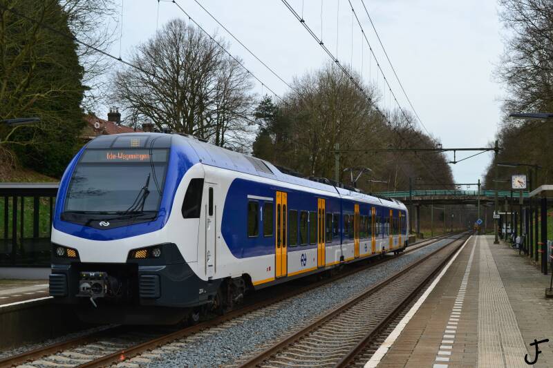 NS FLIRT 3 FLIRT3 Stadler Rail StadlerRail 2214 Oosterbeek station treinstation trein