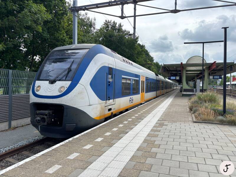 NS SLT sprinter treinstel 2434 station Weesp