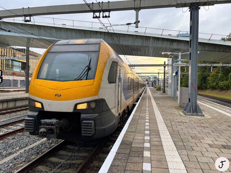 Arnhem Centraal FLIRT 2513