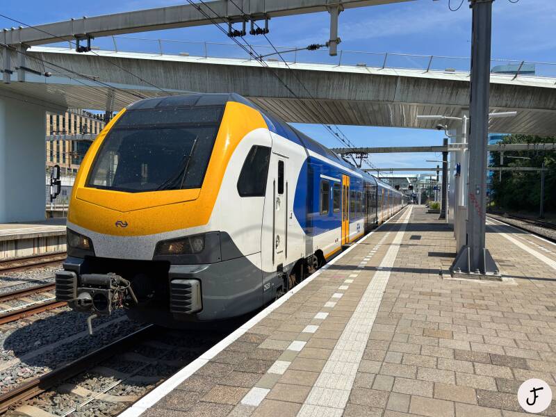 NS Sprinter op station Arnhem Centraal