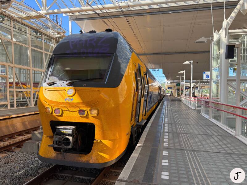 NS VIRM station Leiden Centraal
