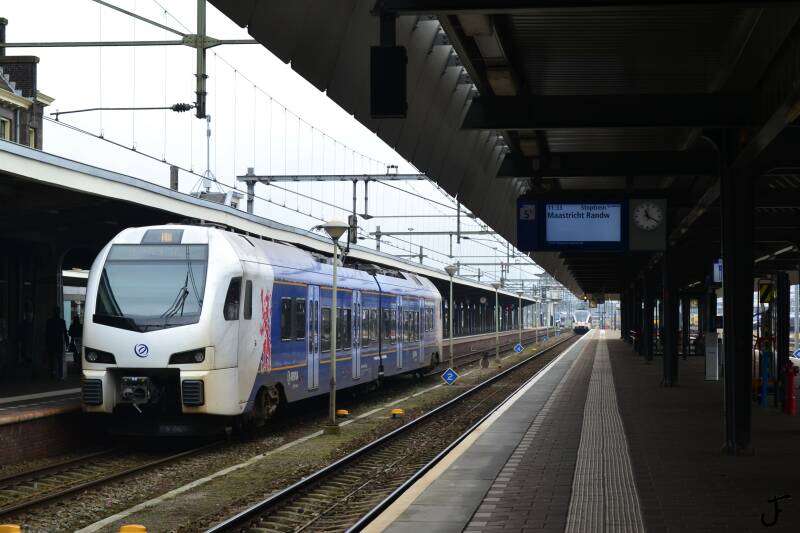 Arriva FLIRT 3 FLIRT3 Stadler Rail StadlerRail trein treinstel station Maastricht