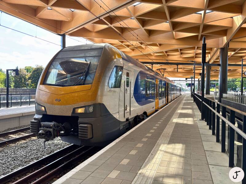 NS FLIRT 2233 station Ede-Wageningen