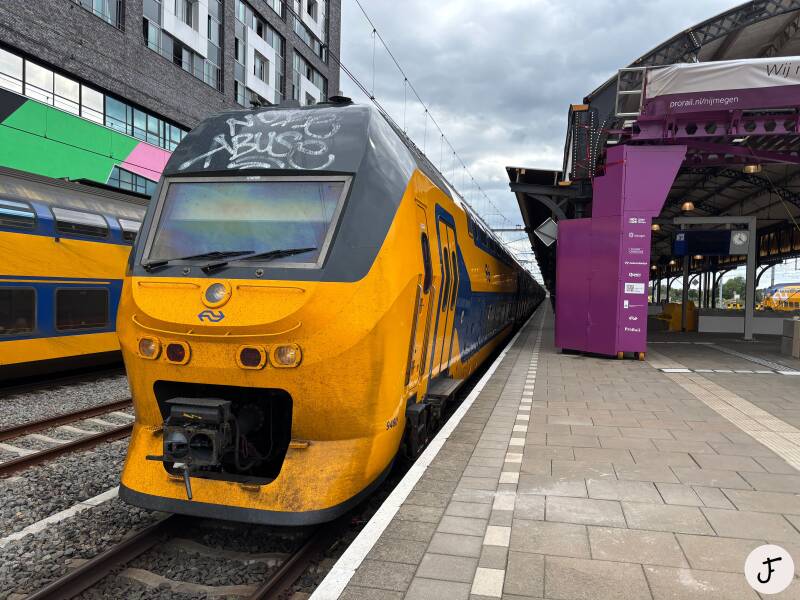 NS RegioRunner V-IRM station Nijmegen