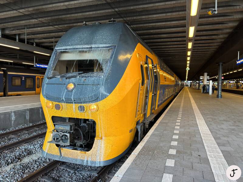 NS V-IRM 8651 op Den Haag Centraal