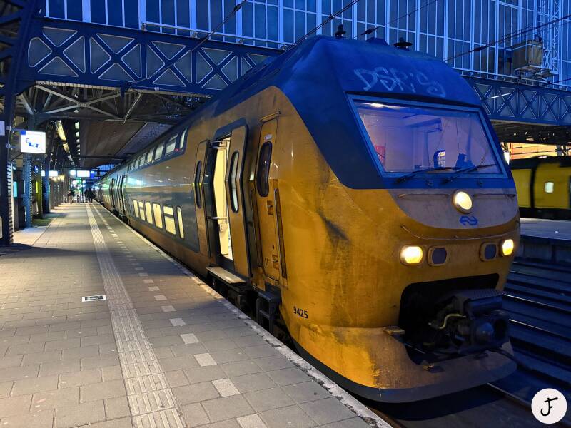 VIRM 9425 NS treinstel dubbeldekker intercity Amsterdam Centraal