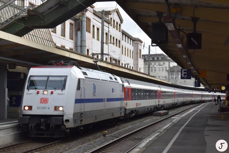 DB Fernverkehr Br 101 057 EC9 Zürich HB te Wuppertal Hbf