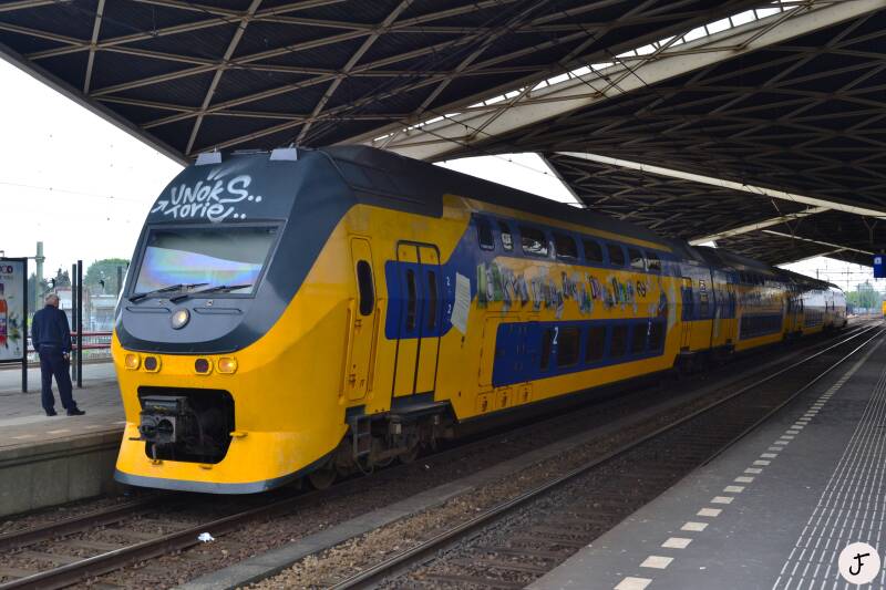 NS VIRM 9514 Lekker lezen doe je in de trein