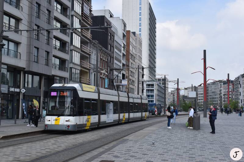 De Lijn HermeLijn tram 7213 lijn 1 Antwerpen Zuid halte Antwerpen Opera