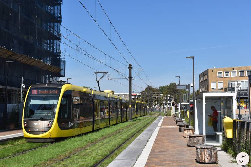 *Nieuwegein tram CAF Urbos 100 UOV U-OV Qbuzz 6052 lijn 21 sneltram Utrecht
