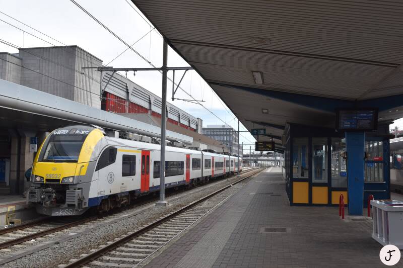 NMBS SNCB AM08 MS08 MR08 08032 Charleroi-Centraal S19 4013