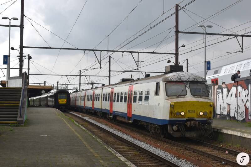 NMBS SNCB AM75 MR75 MS75 824 + 834 S32 2586 Puurs Antwerpen-Berchem trein train zug