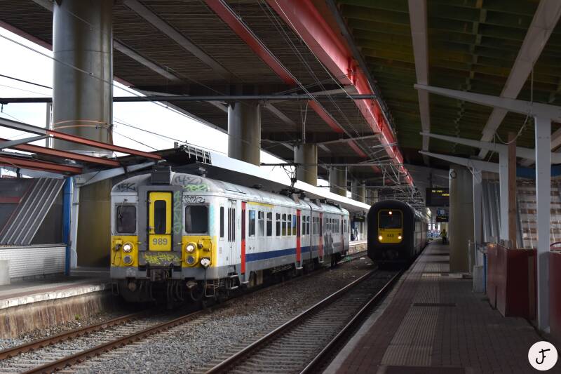 NMBS SNCB Klassiek Motorstel 989 trein Charleroi-Centraal