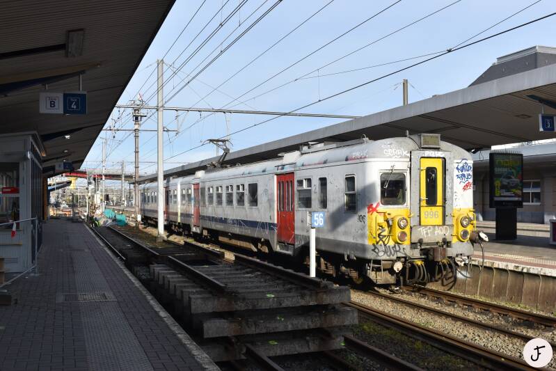 NMBS SNCB Klassiek Motorstel 996 trein Charleroi-Centraal