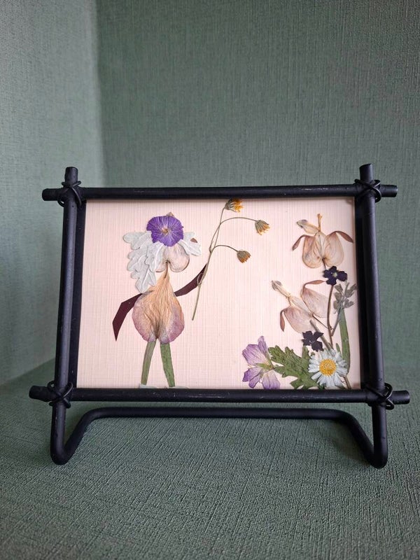 Lijstje met wandelende dame