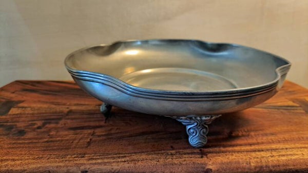 Vintage tinnen schaal op vier sierpoten – Holland Pewter Daalderop – Ø 27 cm