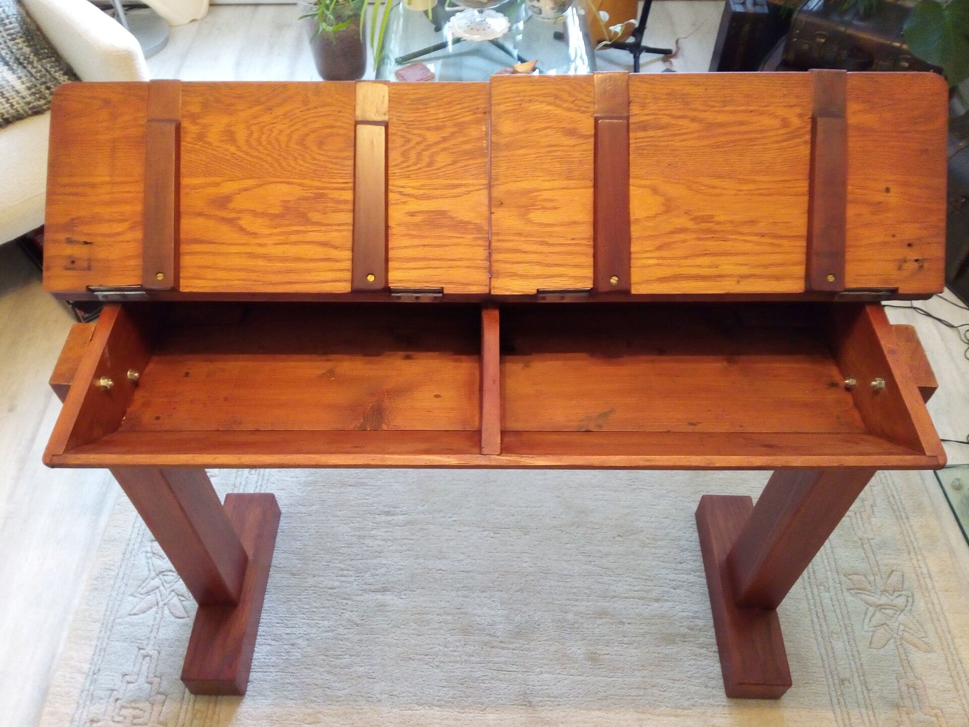 Gerestaureerde vintage buffetkast met houten opbergruimte
