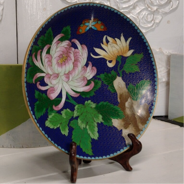 Vintage handgemaakt cloisonné wandbord Ø23 cm – chrysant en vlinder