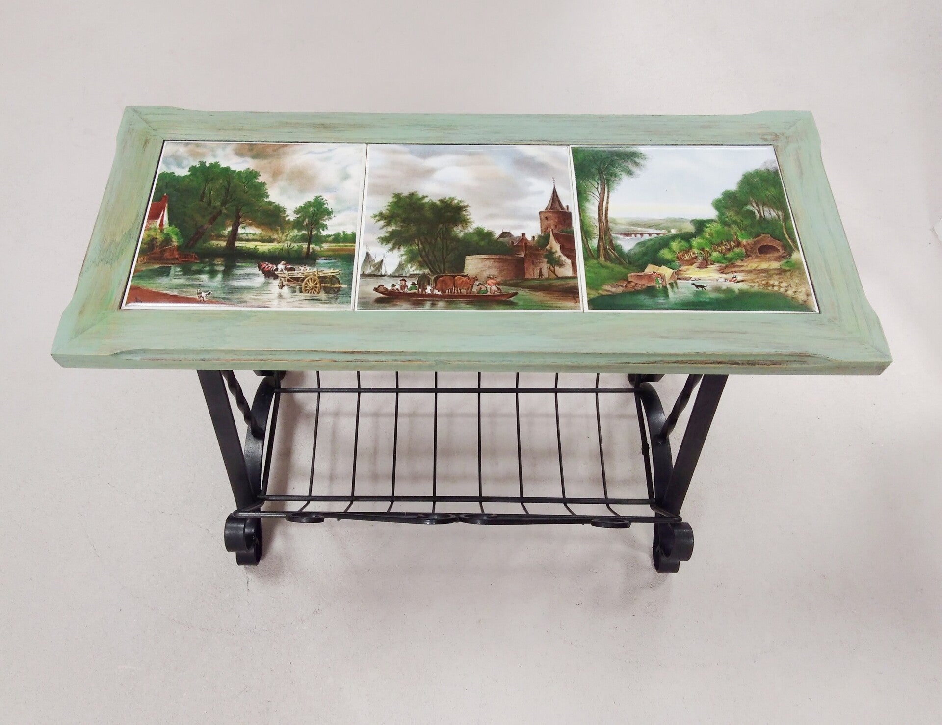 Vintage salontafel met keramisch tegelblad