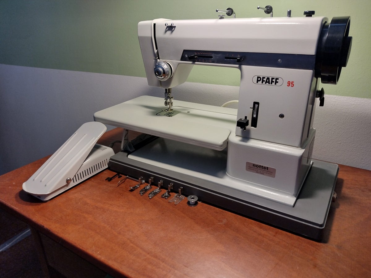 Pfaff festival 6122 Met 3 jaar garantie