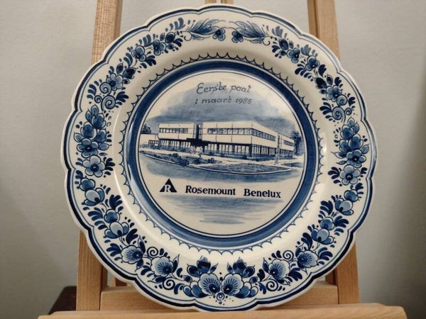 Vintage handbeschilderd Delfts Blauw sierbord Ø28,5 cm – Rosemount Benelux 1985